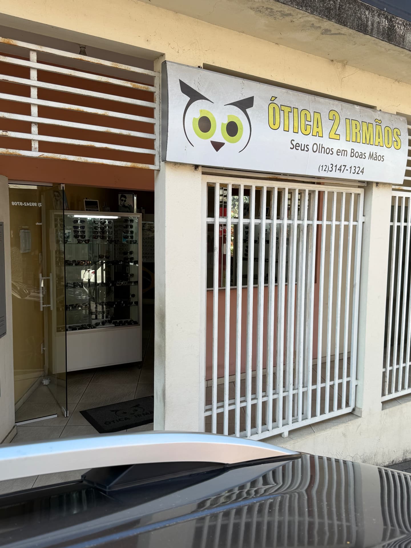 Fachada da unidade Queluz — Centro da Ótica 2 Irmãos