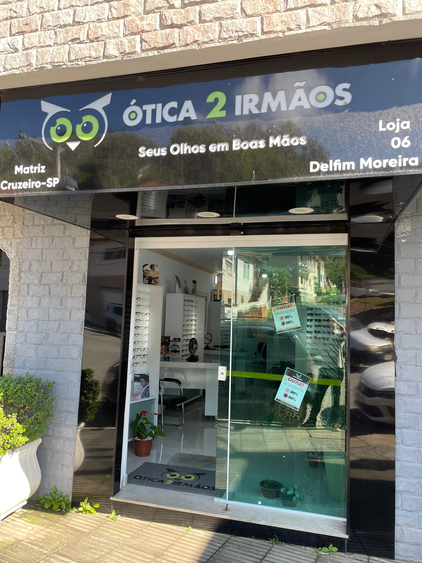 Fachada da unidade Delfim Moreira — Centro da Ótica 2 Irmãos